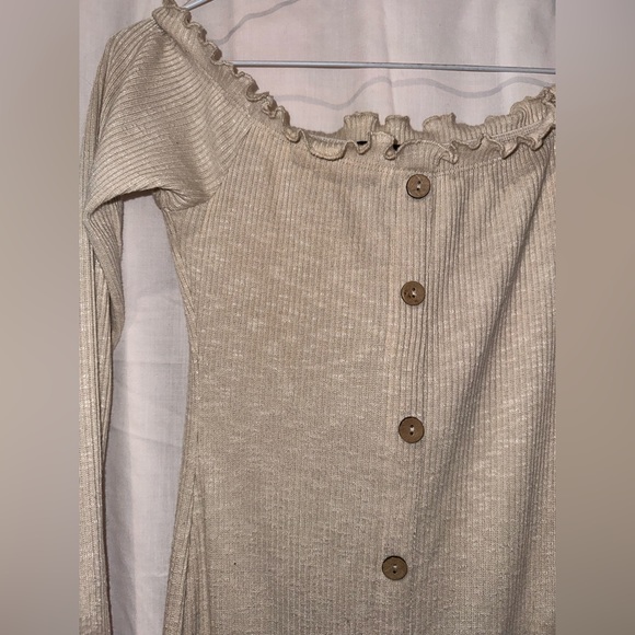 Body Con Beige dress w/ fake buttons - Picture 3 of 5